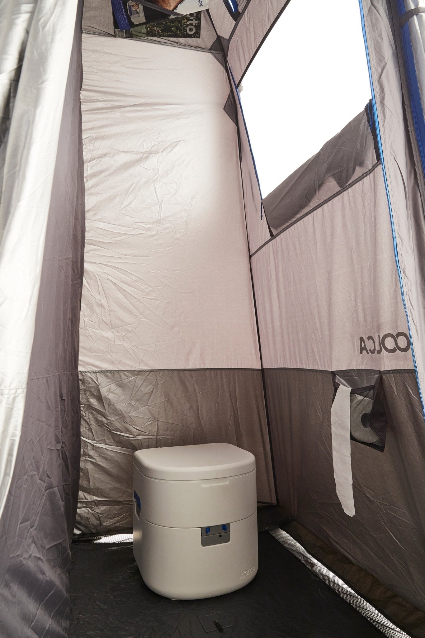ENSUITE Triple toilet room with a portable toilet